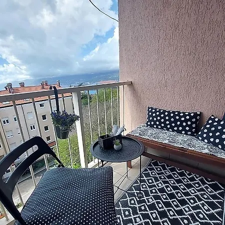 Urban Nest, Sunny 4 Stars Appartement *
