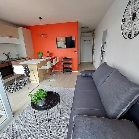 Urban Nest, Sunny 4 Stars