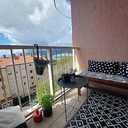 Urban Nest, Sunny 4 Stars