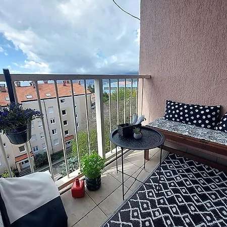 Urban Nest, Sunny 4 Stars